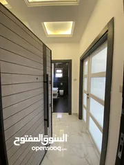  11 شقة فاخرة 250 متر في اجمل مناطق طريق المطار حي الصحابه عميش بسعر مميز جدا