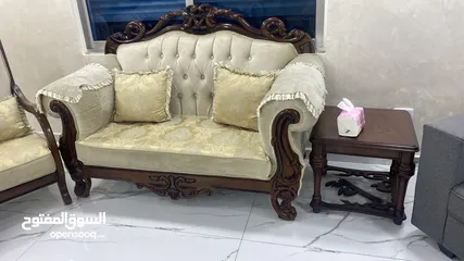  1 طقم كنب 9 مقاعد بحالة الوكالة غير مستخدم