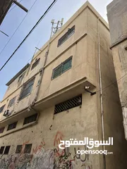  10 مستودع طابقين + شقتين للسكن+ برج اتصالات على السطح مؤجر مخيم الزرقاء قرب مدارس وكالة الغوث