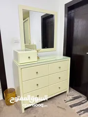  9 عفش مستعمل بحالة جيدة استخدام عرسان السعر لجميع العفش طقم ضيوف وطاولة طعام وغرفة نوم