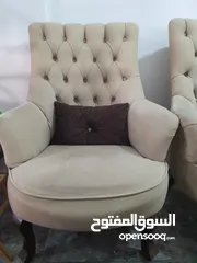  2 طقم كنب 7 مقاعد فاخر بحالة ممتازة خشب زان
