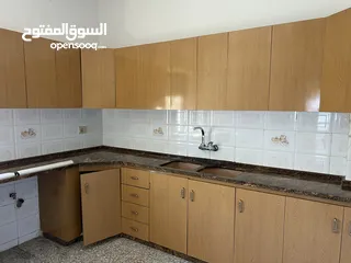  3 شقه فارغة للايجار قرب شارع القدس وكازيه اسو قريبه من وسط رام الله
