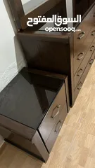  2 تسريحة وكومادينا غرف نوم للبيع بسعر مغري و قابل للتفاوض لاتفوتها