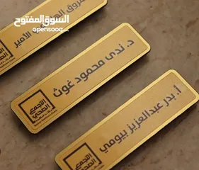  20 بلوزة موظفين فيزت جاليهات مع شعار باجات