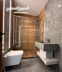  13 شقه للبيع قرب جامعه البترا