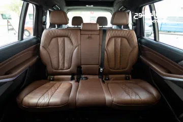  27 BMW X7 xDrive40i (LOW MILEAGE) 2020 GCC under Agency Warranty and Service Contract