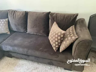  2 طقم كورنر بحالة ممتازة