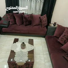  3 كورنر مخمل مستعمل بحالة ممتازة