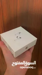  3 سماعة ابل 3 كوبي ون ماستر ما بتفرق كثير عن الأصلية ول استعمال فيها خدش من ورا مثل ما هو موضح بل صورة