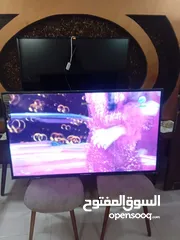  3 للبيع شاشه رومو فل سمارت حجم 55 استخدام شهر لسه لزقات الشركه عليها مع كرتونتها واغراضها فيها حز بسيط