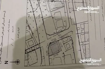  1 قطعة ارض 330م واجهتان بحي سكني ممتاز خلف حلويات الصراحه وقرب مسجد الشريف