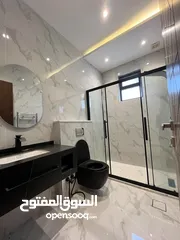  6 شقة ارضية مع ترس امامي و جانبي و باربيكيو خلف المدارس العالمية منطقة الحويطي تشطيب فندقي