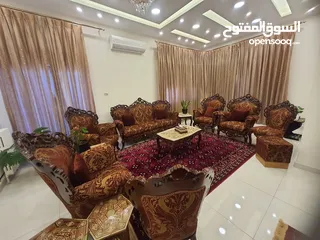  1 كنب تركي فاخر لغرفة الضيوف مكون من 9 مقاعد مع طاولات رخام