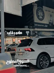 3 تيجوان R-Line للبيع مع امكانيه البدل