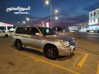  1 Toyota Land Cruiser GXR