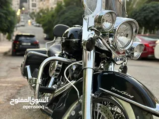  8 Harley Davidson road king classic