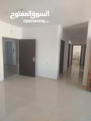  4 للايجار شقه فارغه البيره مقابل سوبر ماركت الشني والمقاطعه