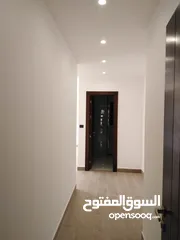  24 شقه للبيع في كريدور عبدون المساحه 300م