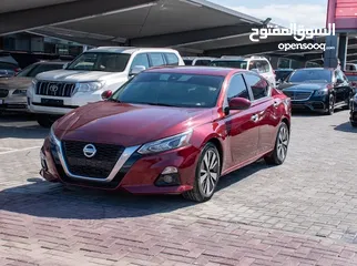  6 Nissan Altima 2019 very clean