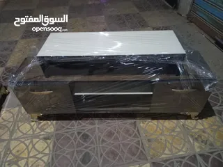  25 طاولات للبيع بسعر الجملة ونثريات بما يلزم دارك