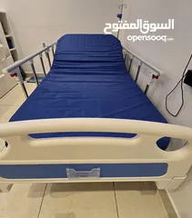  5 سرير طبي للبيع (كهربائي)  مع مرتبه مقاومه للحراره ( استخدام شخصي) - حاله ممتازه