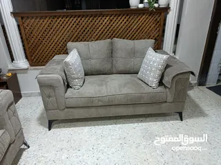  3 طقم كنب كورنر جديد خشب سويد ومقاعد دانلوب مع مجوزة لون بني بحالة ممتازة جديد غير شامل التوصيل