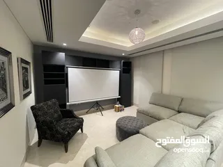  7 شاشة بروجيكتور [16:9] projector screen with stand