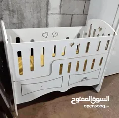  2 تخت بيبي لون ابيض بحال الوكاله