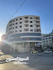  1 المحل مشطب جاهز لتسليم وموقع مميز بسعر مغري