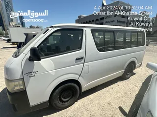  3 TOYOTA HIACE 2012