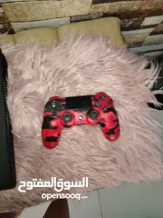  2 بلاستيشن 4للبيع مع ثلاث أيادي