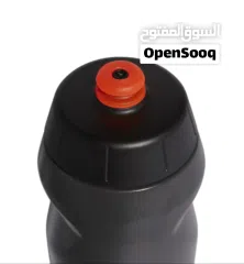  9 حقيبة دافل لينير بحجم صغير من  اديداس لون اخضر مع قنينة بيرفورمنس لون اسود مجاناً