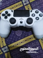  4 ايد بلايستيشن 4 جديدة  أصلية  البطاريه 1000 و مدخل شاحنها تايب سي