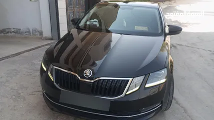  4 سكودا اوكتافيا 2017 اصل برايفت عداد 102000 بصمة تشغيل مري كهرباء كراسي كهرباء تدفئة كراسي تحكم ستيرن