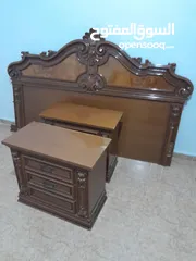  1 تخت مجوز وكمودينات خشب تقيل  بحالة جيدة جدا  للبيع لتواصل