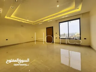  5 شقة ارضية مع ترس للبيع في رجم عميش بمساحة بناء 193م