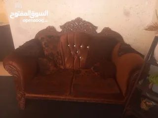  2 طقم كنب مستعمل بحاله جيده للبيع