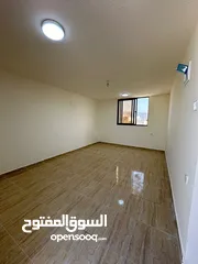  4 شقه بناء جديد طابق ثالث مع غرفه علي السطح ونصف السطح
