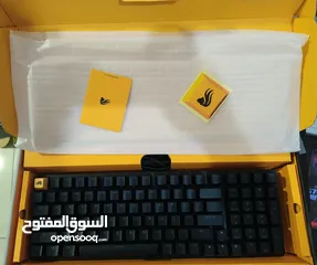  5 اكسسوارات احترافية ( سماعات، كيبوردات، مايك) جديد open box