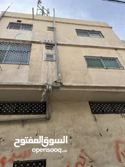  7 مستودع طابقين + شقتين للسكن+ برج اتصالات على السطح مؤجر مخيم الزرقاء قرب مدارس وكالة الغوث