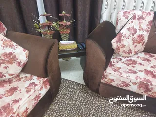  4 طقم كنب كورنر للبيع بحاله جيده استعمال خفيف مع طقم طاولات