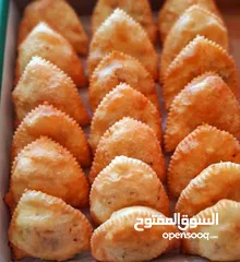  3 مطعم معجنات للبيع يعمل منذ 1995لغايه الان بشكل ممتاز  موقع ممتاز وله زبائن تبحث عن الجوده والطعم