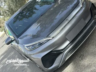  4 بي واي دي ايوان 2022 يوجد عدة سيارات بطاريه كبيره