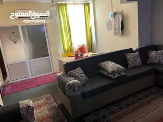  5 منزل عائلة مستقل طابق ثاني مدخل مشترك للبيع بسبب الرحيل مع عفش واثاث ومطبخ كامل