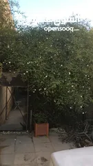  4 منزل مستقل للبيع على شارعين