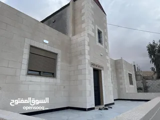  14 بيت للبيع مميز منطقه هادئه جدا