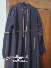  2 عدة فساتين وعدة جلابيب اكترهم جديد وكم منهم ملبوس لبسة كلهم بعدهم جداد