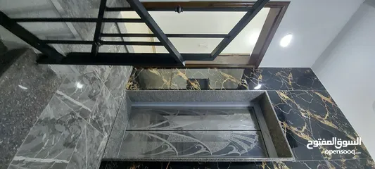  33 شقة فاخرة للبيع التاسعة كاش أو اقساط ط1هندسي 114 م اطلالة بحرية دائما