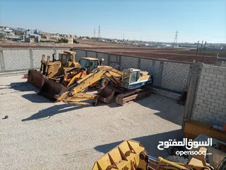  15 بلدوزر D8L +لودر 470 +حفارة 450 +حفارة 300 للإيجار