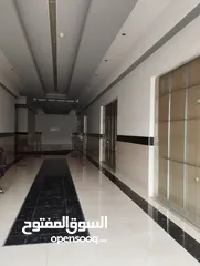  2 معرض للايجار في الجاردنز
